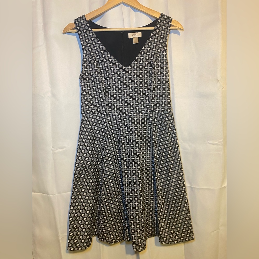 Loft Size 2 Black & White Geometric Dress Sleeveless Fit & Flare Cocktail